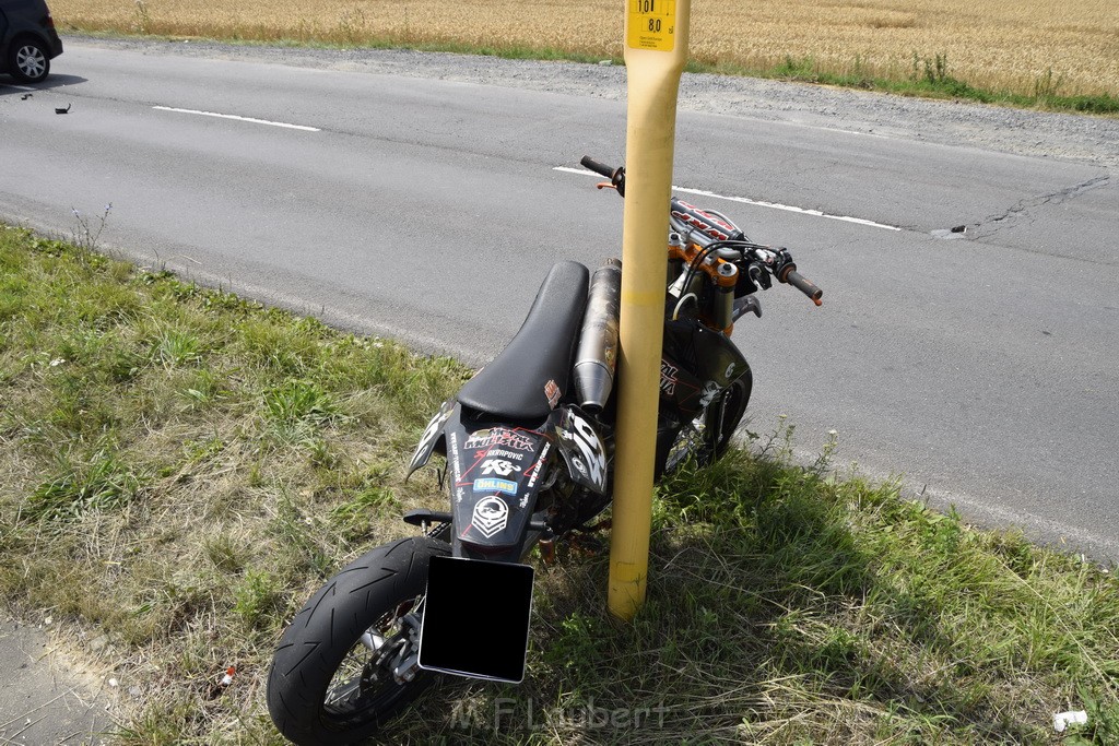 Schwerer Krad Pkw Unfall Koeln Porz Libur Liburer Landstr (Krad Fahrer nach Tagen verstorben) P083.JPG - Miklos Laubert